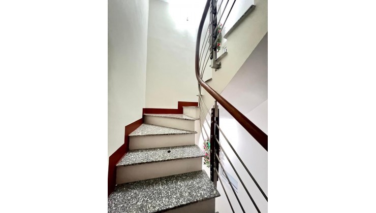 Bán nhà phố Đại La, Hai Bà Trưng 32m2, 5 tầng, mt 5m nhỉnh xíu 4 tỷ